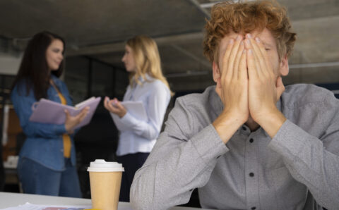 jeune-adulte-aux-prises-avec-le-syndrome-de-l-imposteur