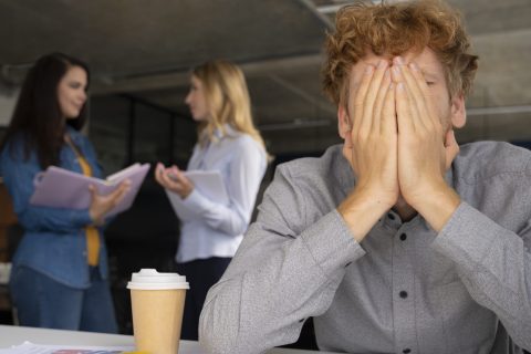 jeune-adulte-aux-prises-avec-le-syndrome-de-l-imposteur