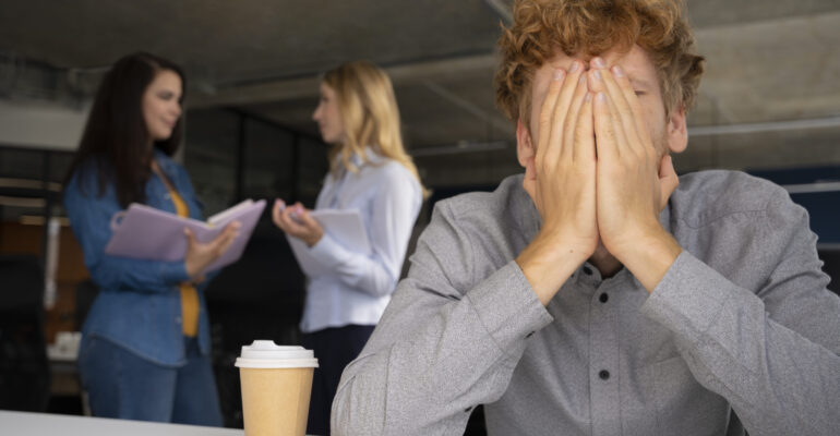 jeune-adulte-aux-prises-avec-le-syndrome-de-l-imposteur